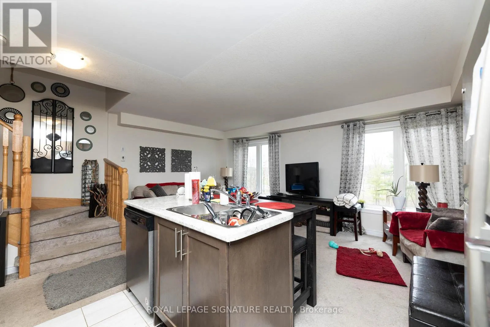 11 - 740 LINDEN DRIVE