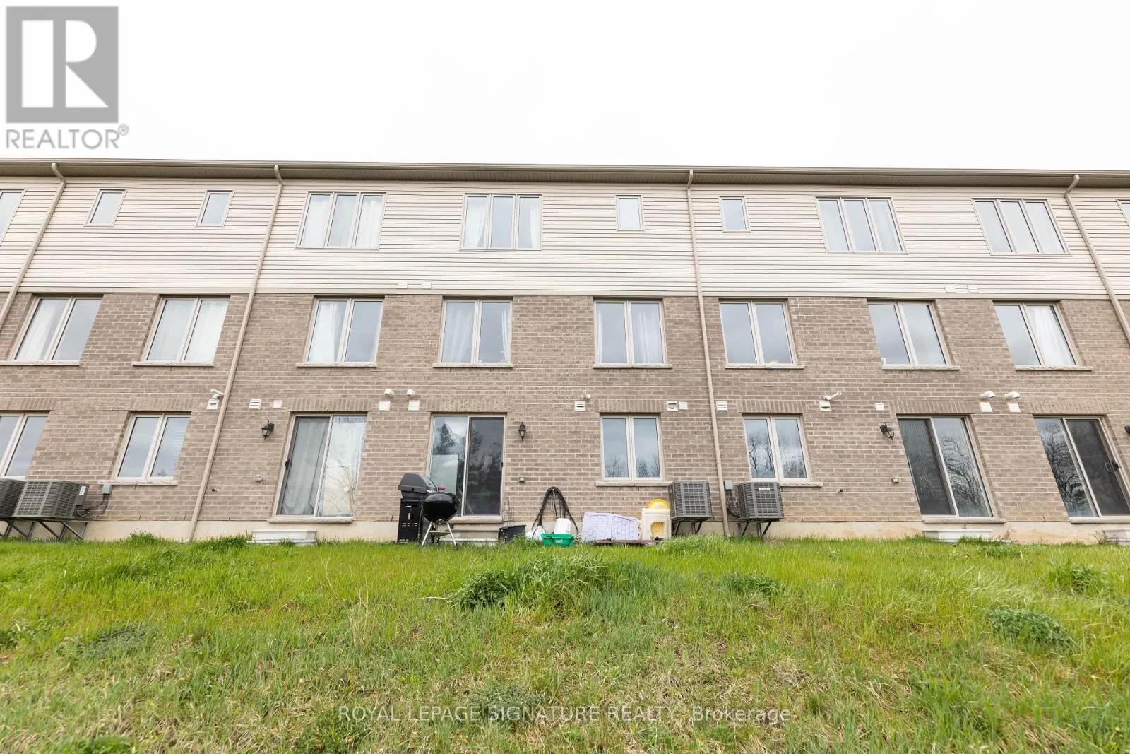 11 - 740 LINDEN DRIVE
