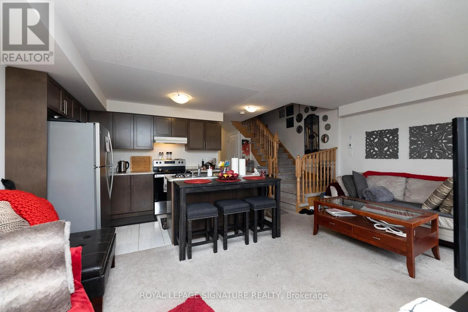 11 - 740 LINDEN DRIVE