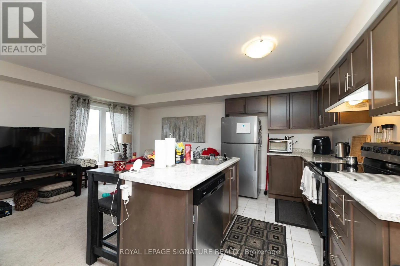 11 - 740 LINDEN DRIVE
