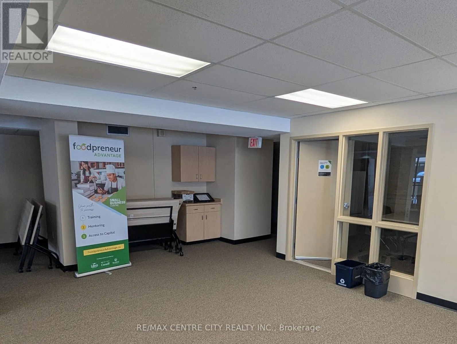220 - 379 DUNDAS STREET, #220