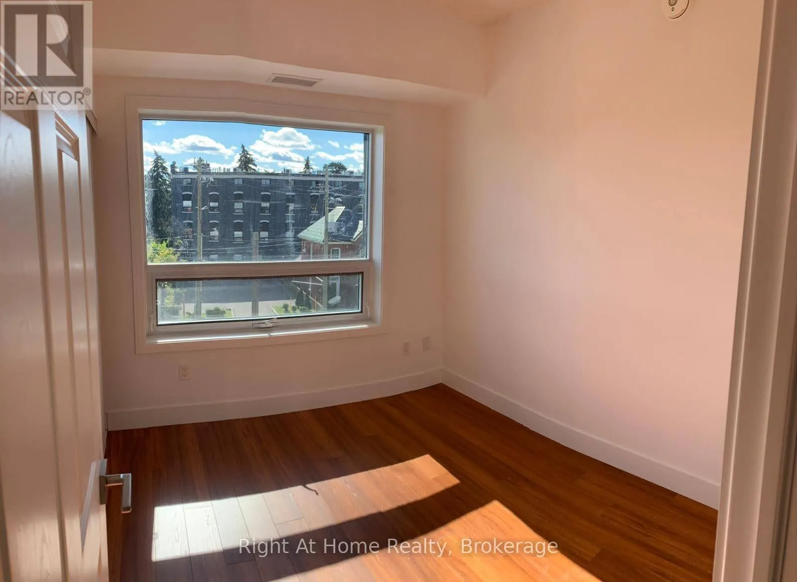 308 - 1 WELLINGTON STREET, #308