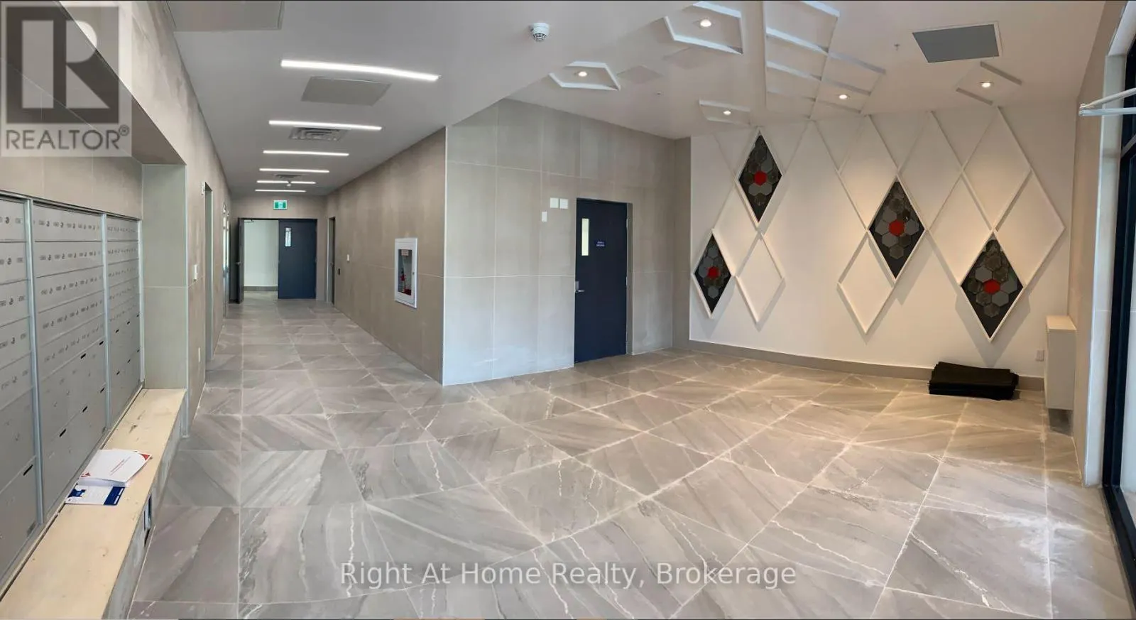 308 - 1 WELLINGTON STREET, #308