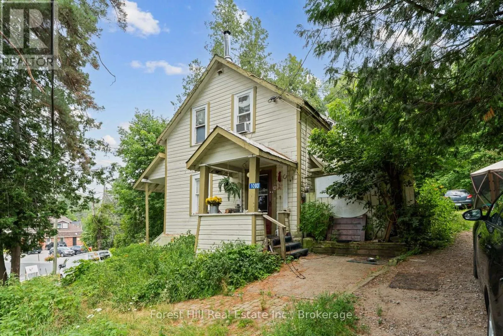 1093 MAIN STREET