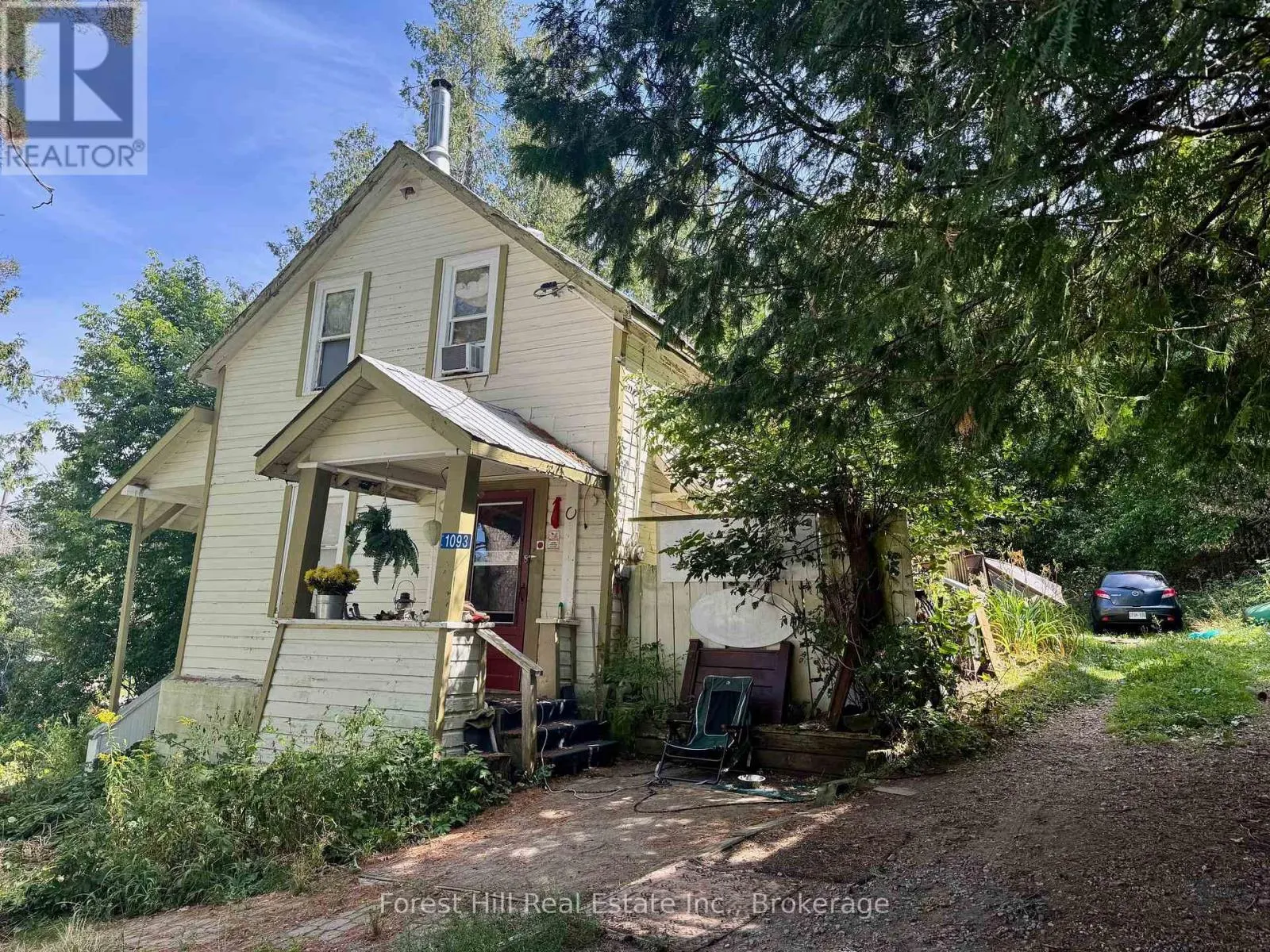 1093 MAIN STREET