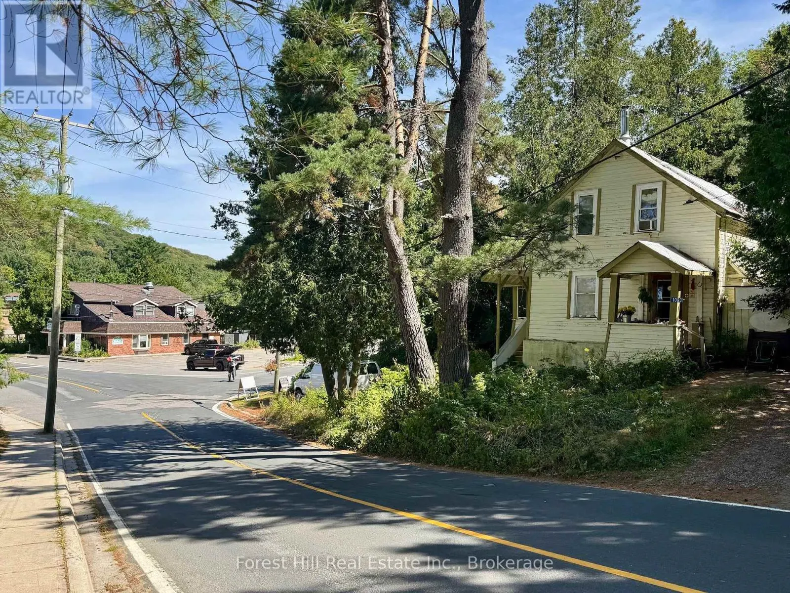 1093 MAIN STREET