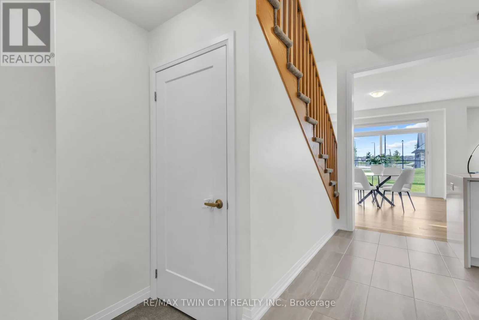 35 CROSSMORE CRESCENT