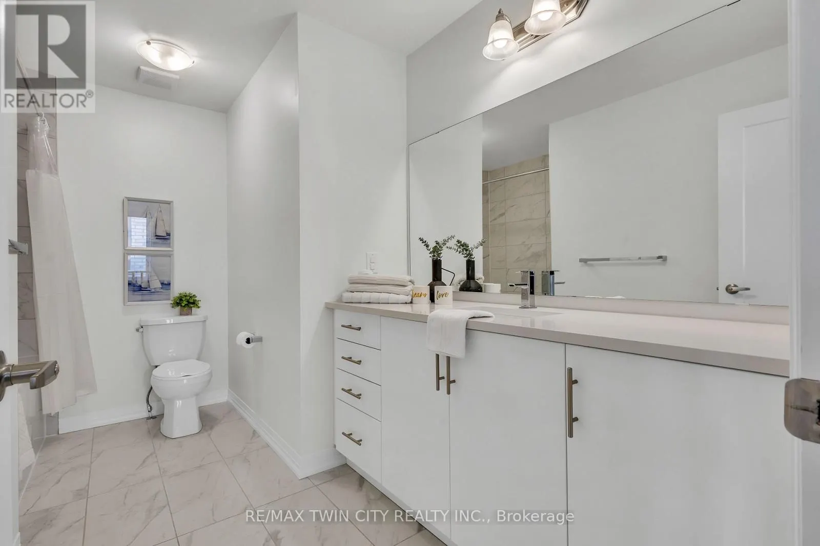 35 CROSSMORE CRESCENT