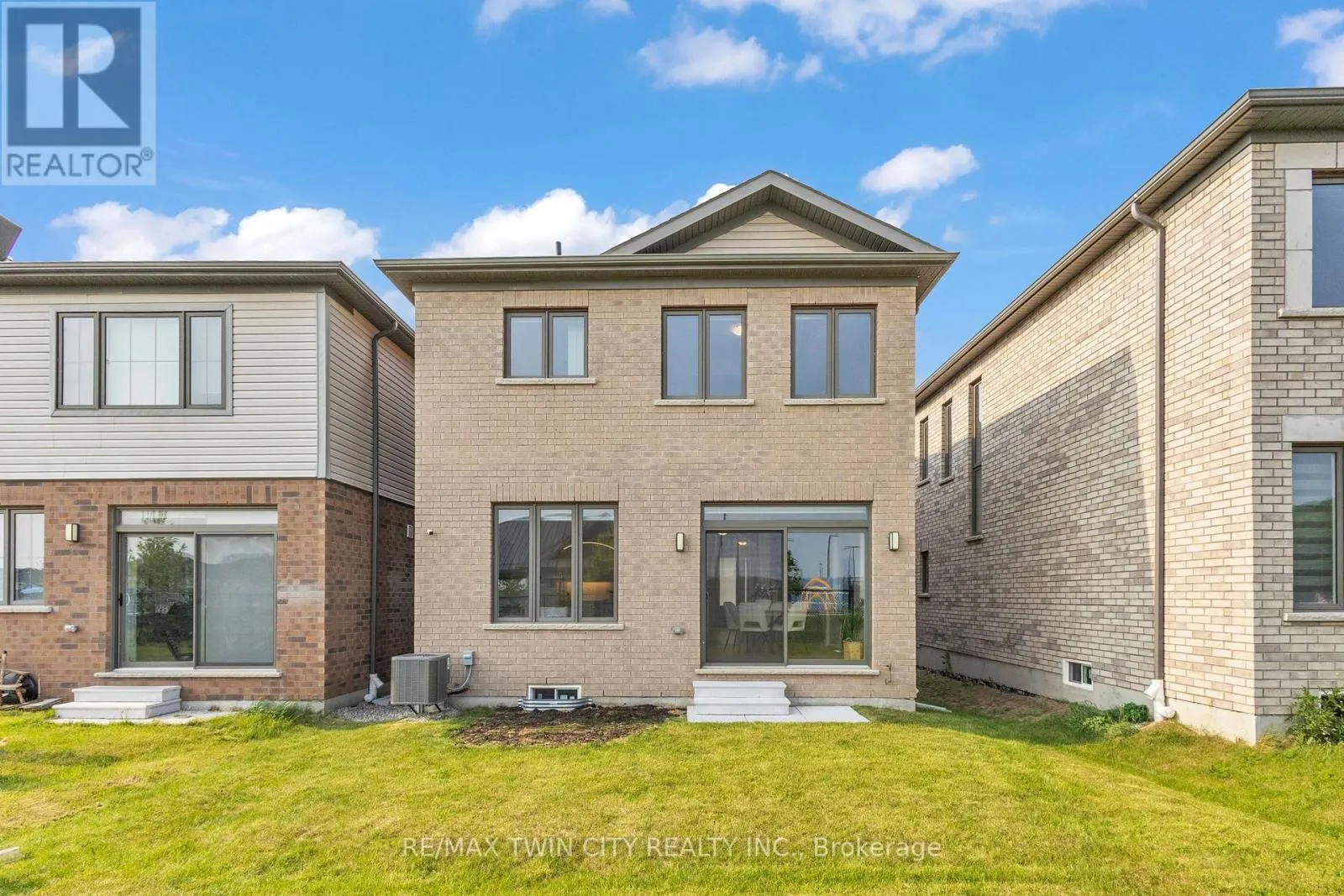 35 CROSSMORE CRESCENT