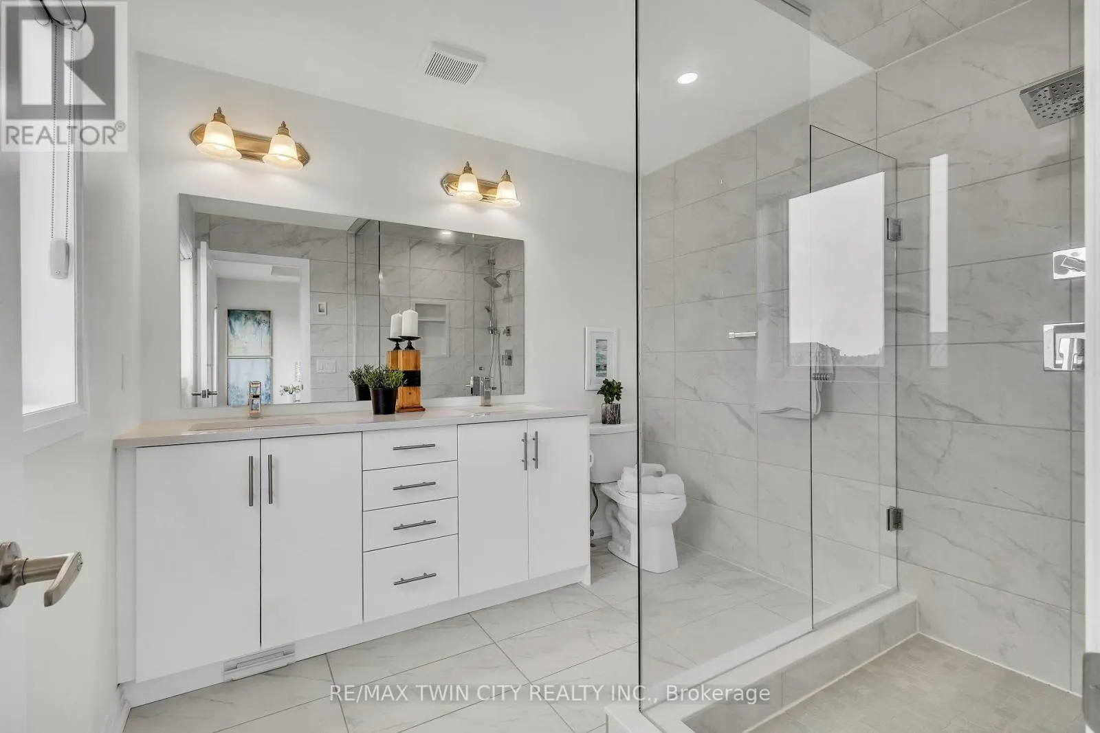 35 CROSSMORE CRESCENT