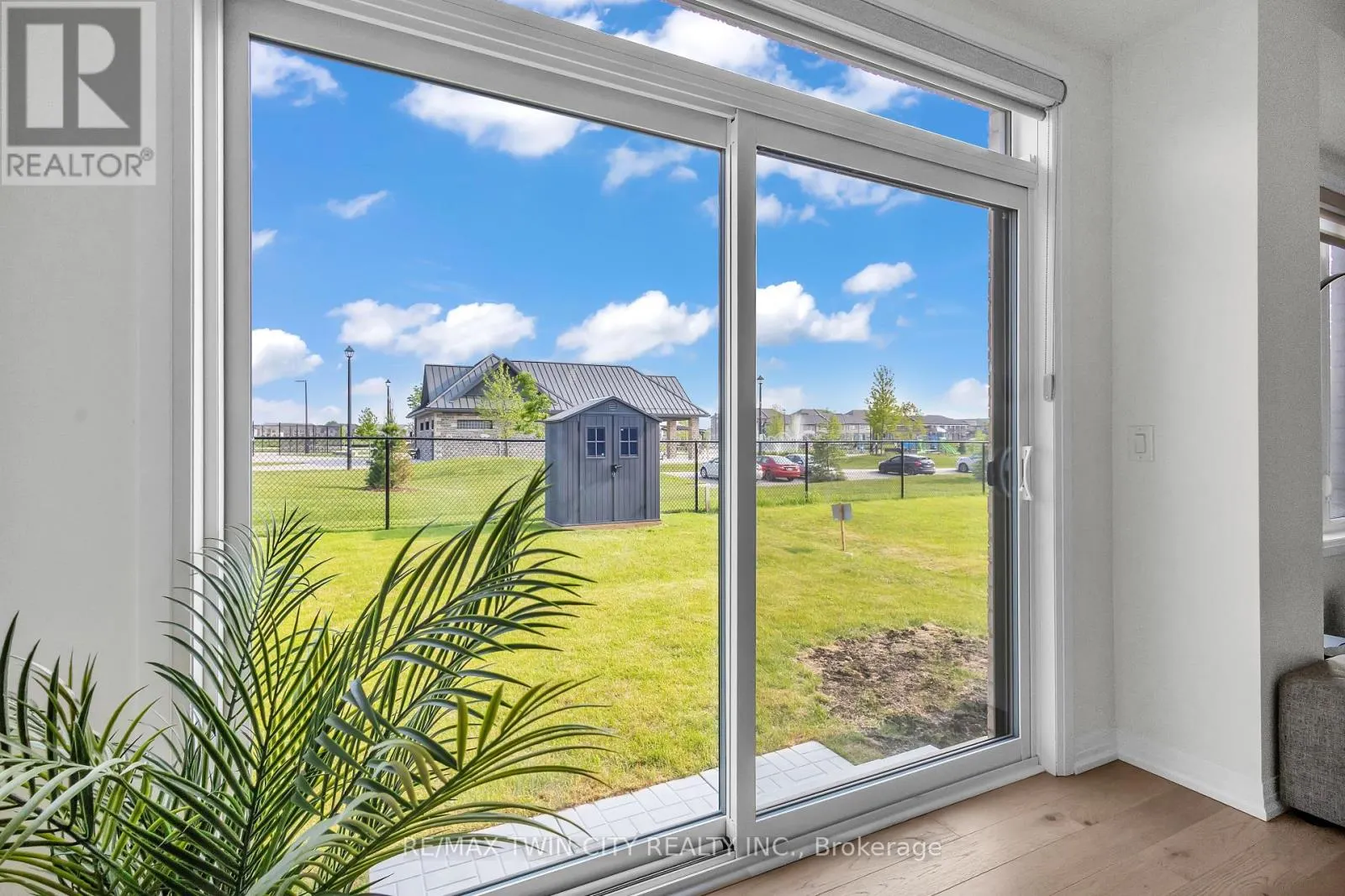 35 CROSSMORE CRESCENT