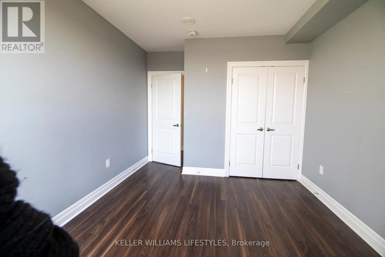 512 - 260 VILLAGE WALK BOULEVARD, #512