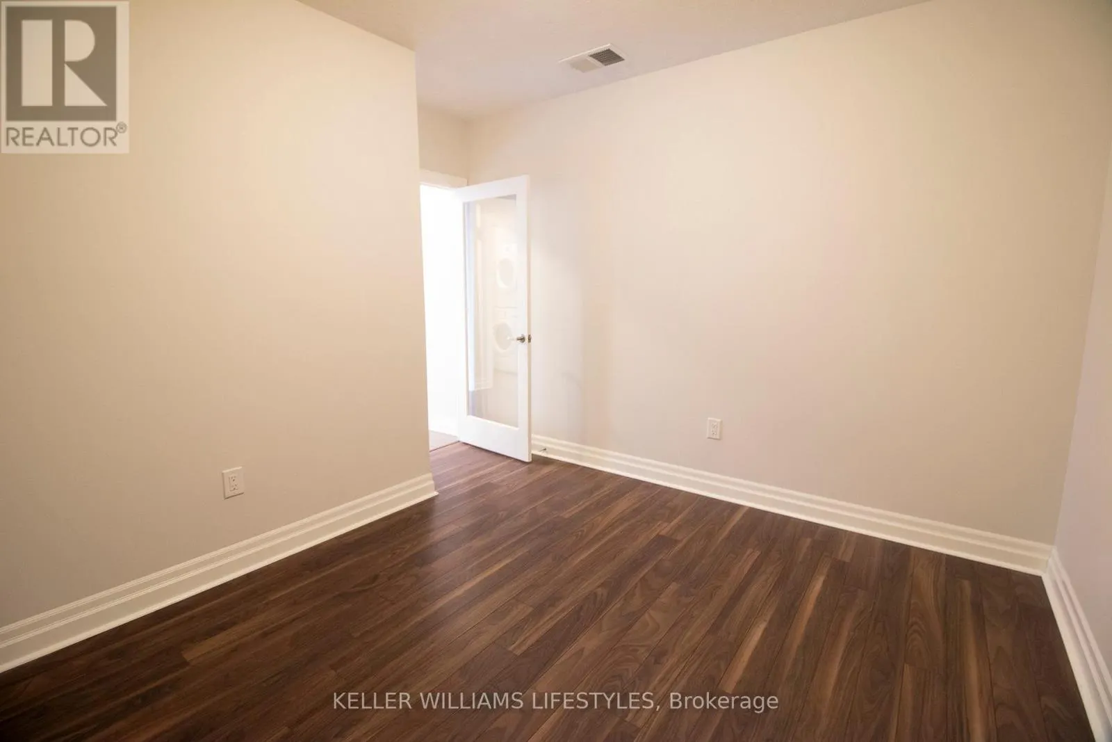 512 - 260 VILLAGE WALK BOULEVARD, #512