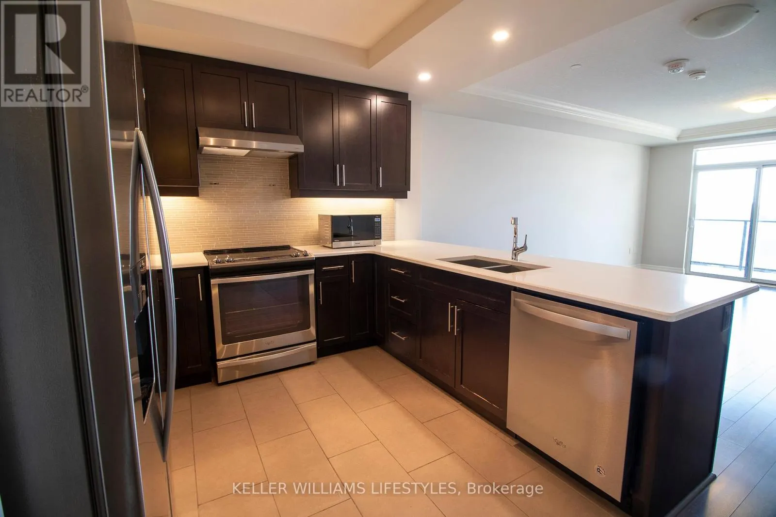 512 - 260 VILLAGE WALK BOULEVARD, #512