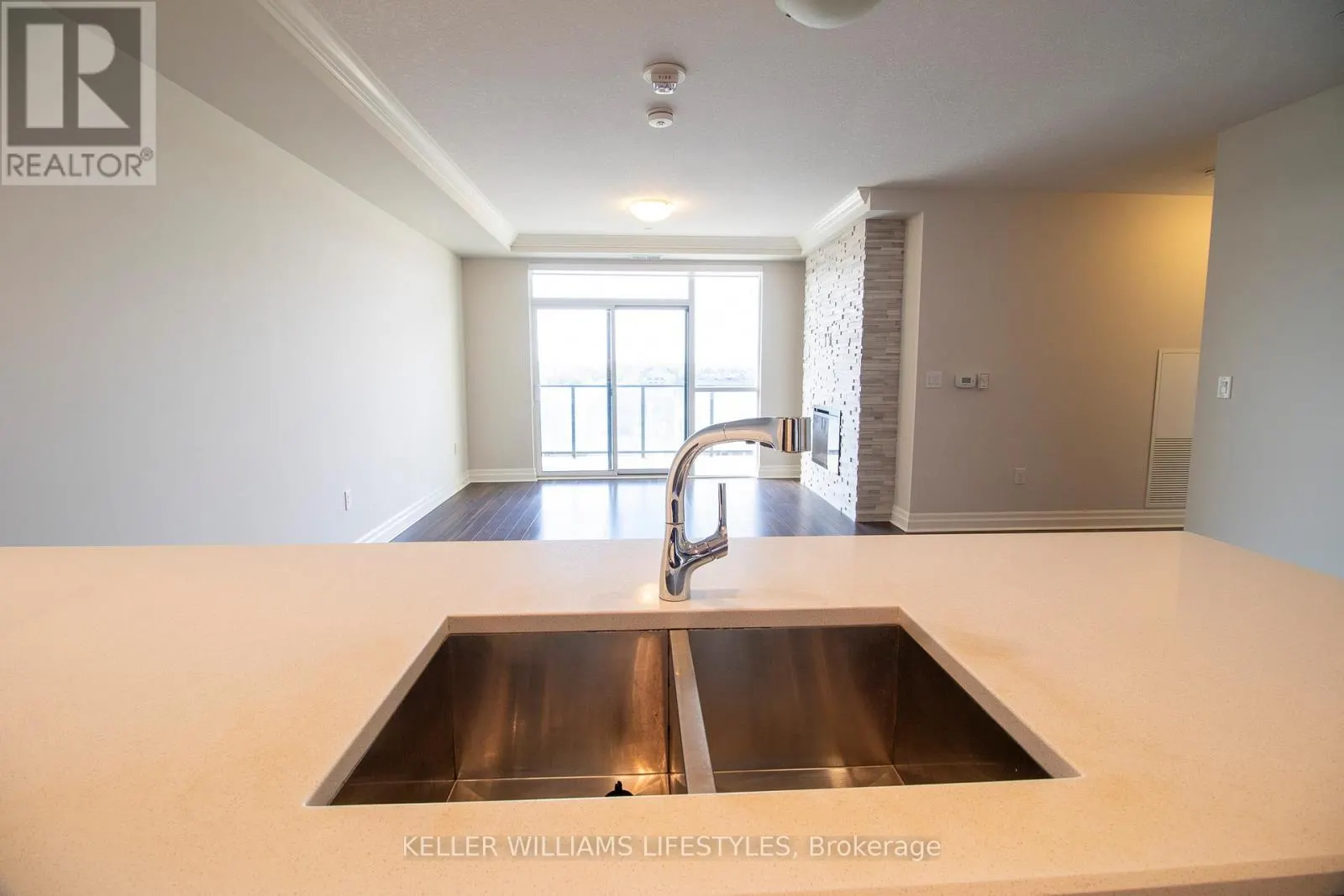 512 - 260 VILLAGE WALK BOULEVARD, #512