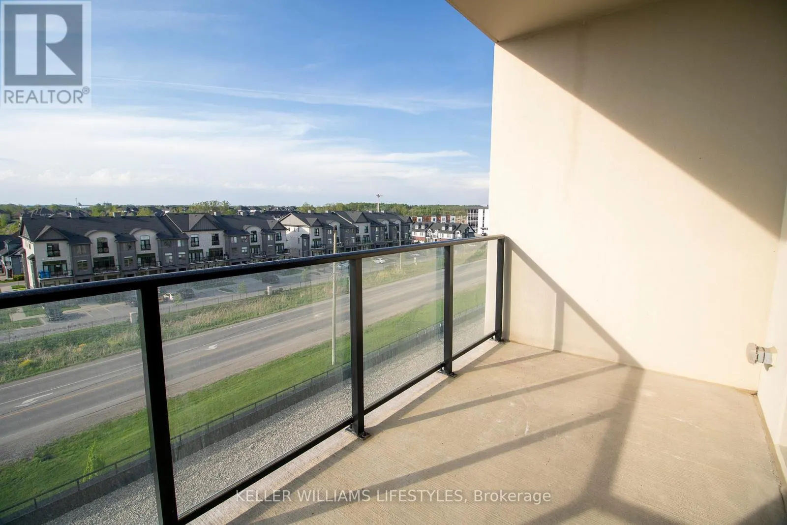 512 - 260 VILLAGE WALK BOULEVARD, #512