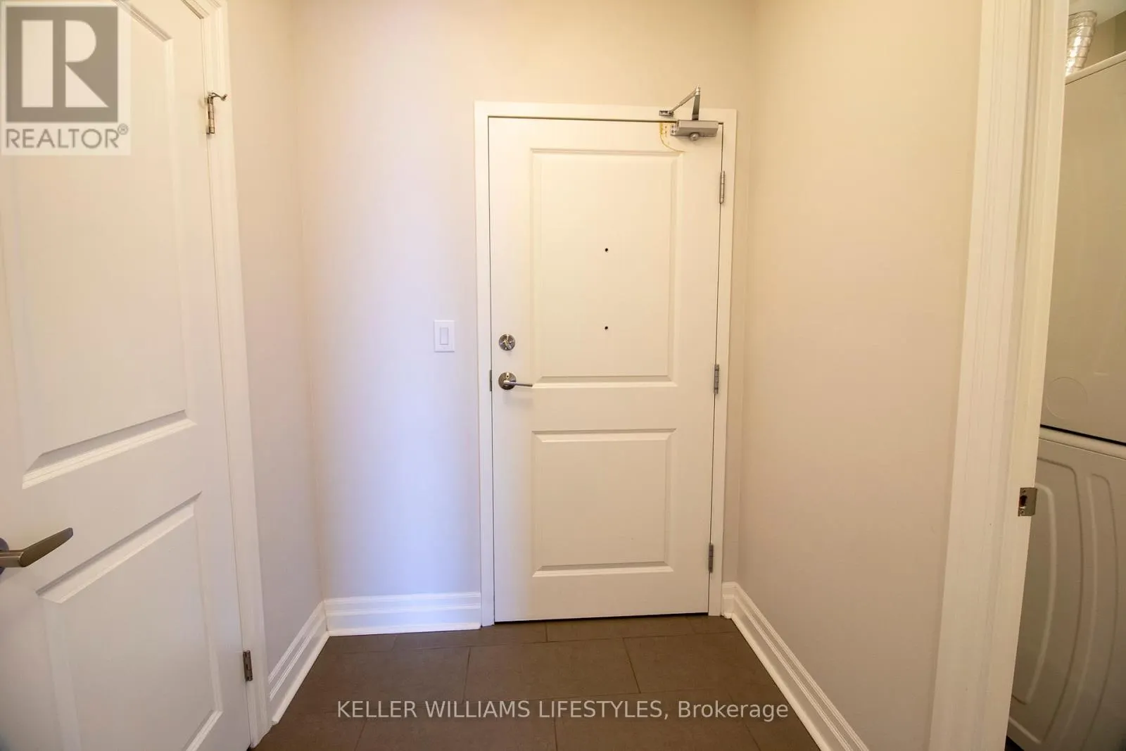 512 - 260 VILLAGE WALK BOULEVARD, #512