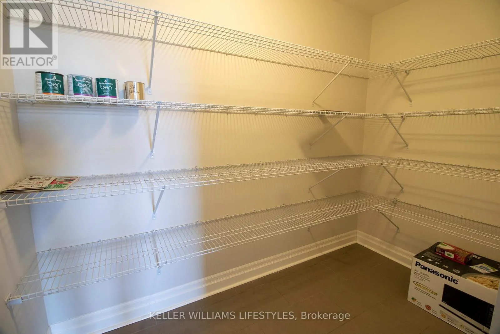512 - 260 VILLAGE WALK BOULEVARD, #512