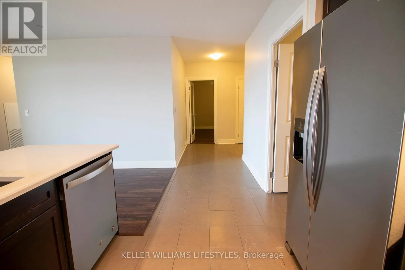 512 - 260 VILLAGE WALK BOULEVARD, #512