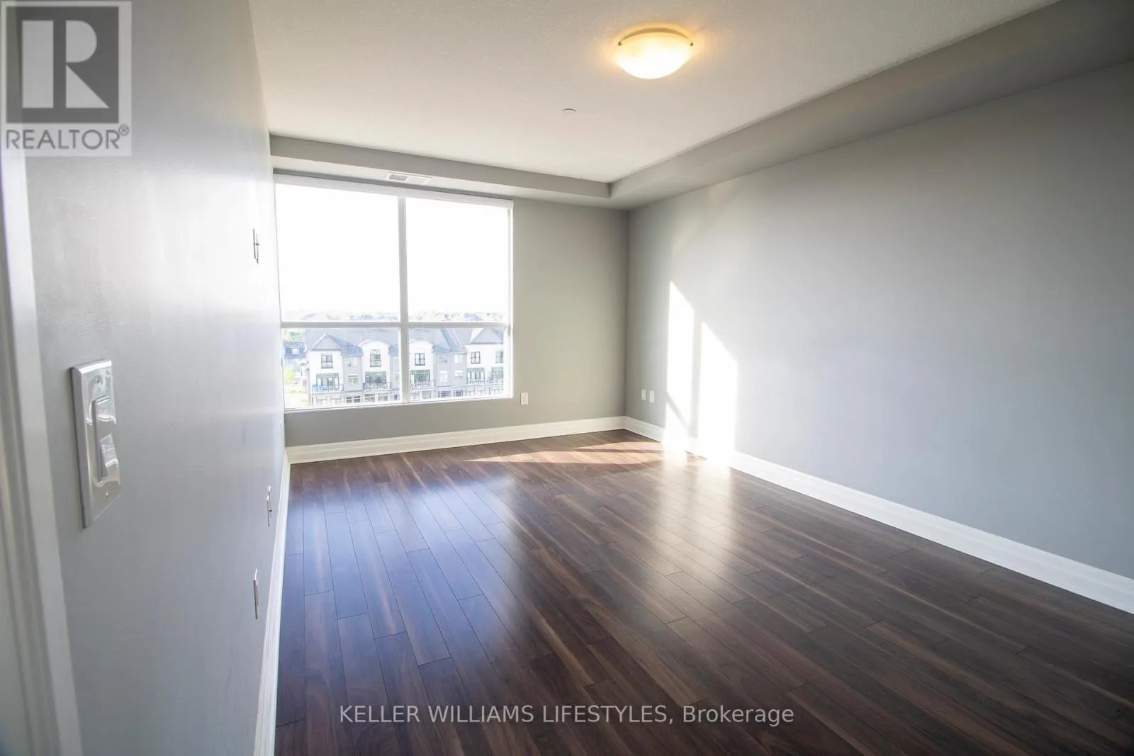 512 - 260 VILLAGE WALK BOULEVARD, #512