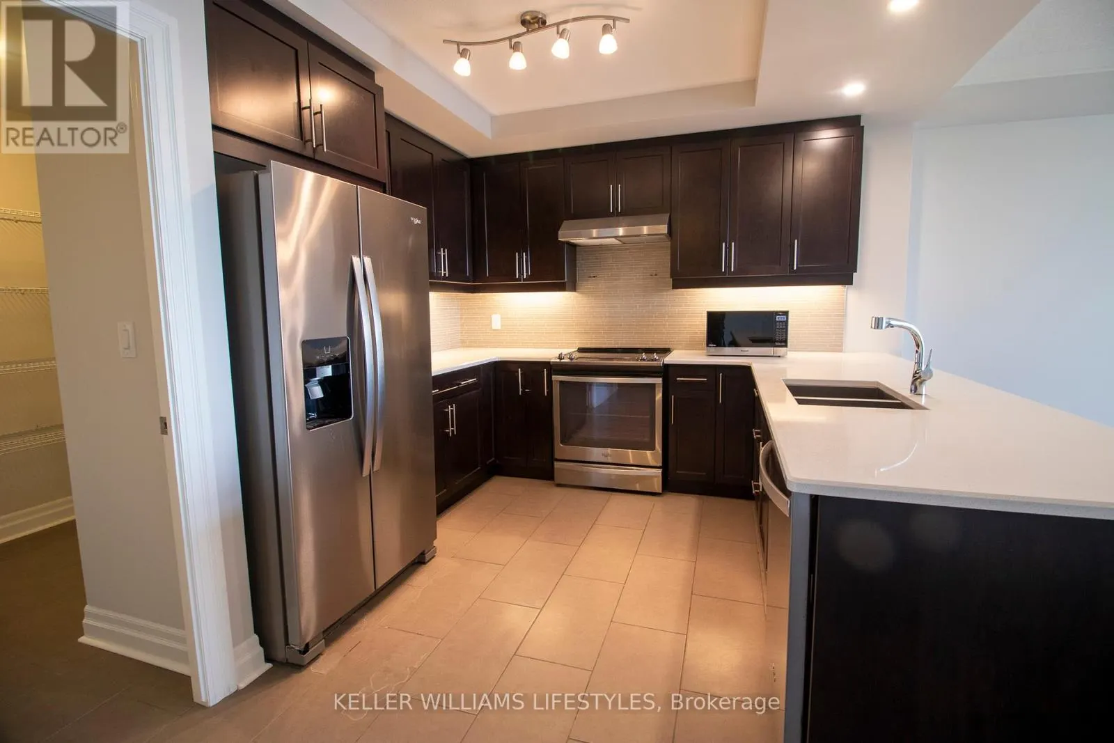 512 - 260 VILLAGE WALK BOULEVARD, #512