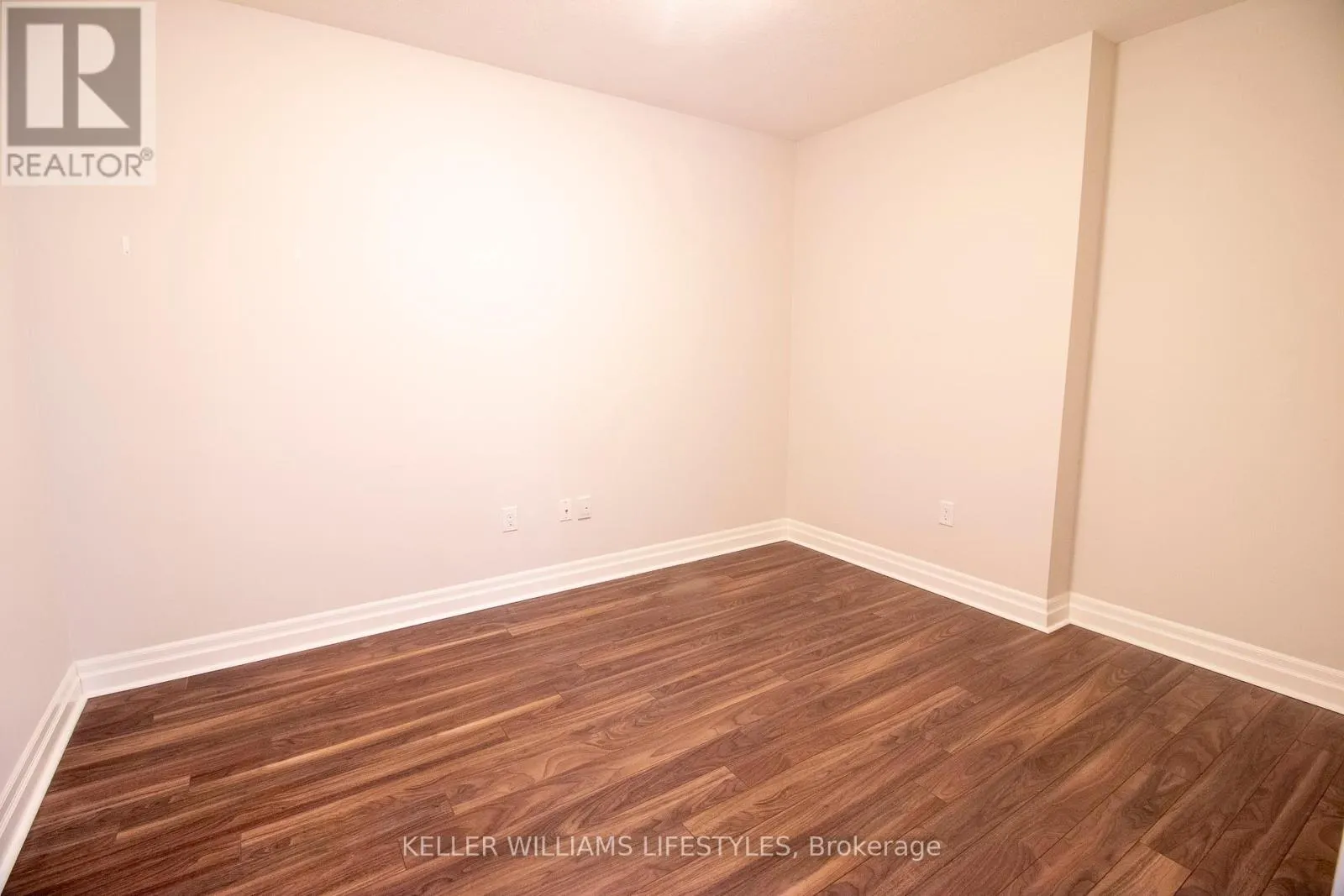 512 - 260 VILLAGE WALK BOULEVARD, #512