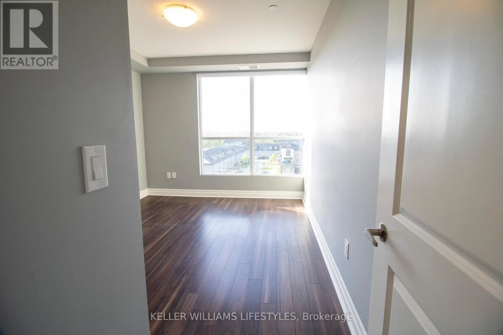 512 - 260 VILLAGE WALK BOULEVARD, #512