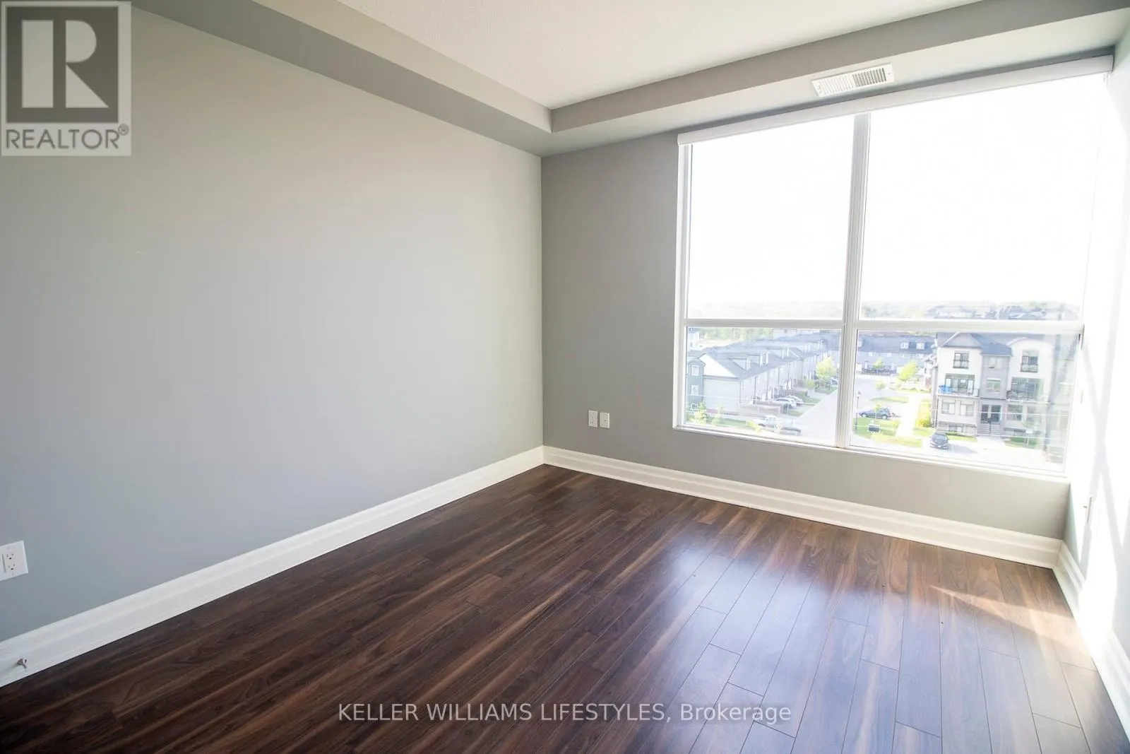 512 - 260 VILLAGE WALK BOULEVARD, #512