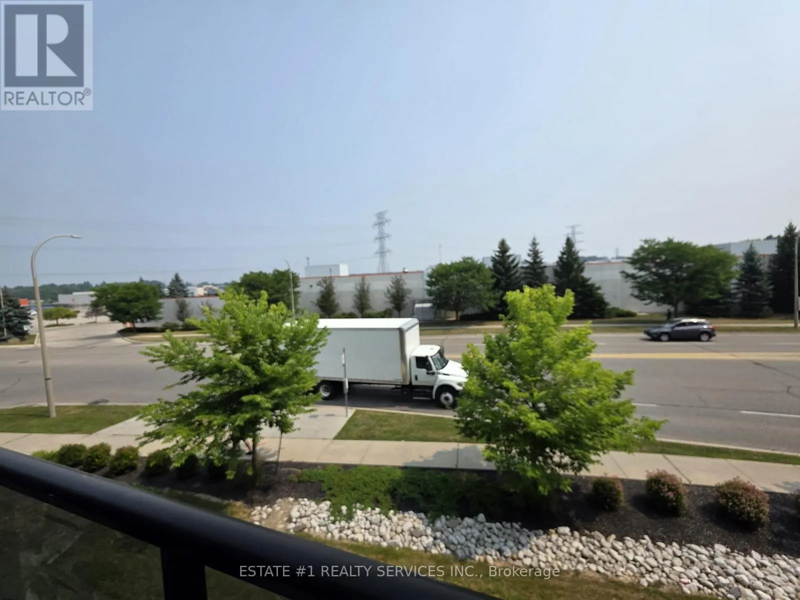 203 - 5 WAKE ROBIN DRIVE