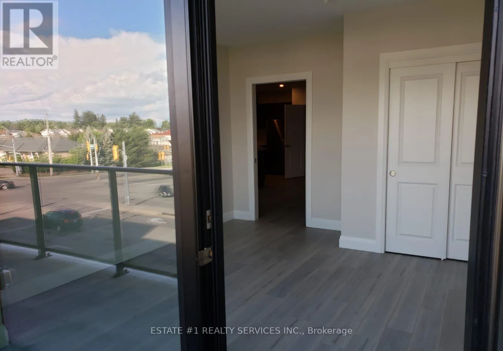 203 - 5 WAKE ROBIN DRIVE