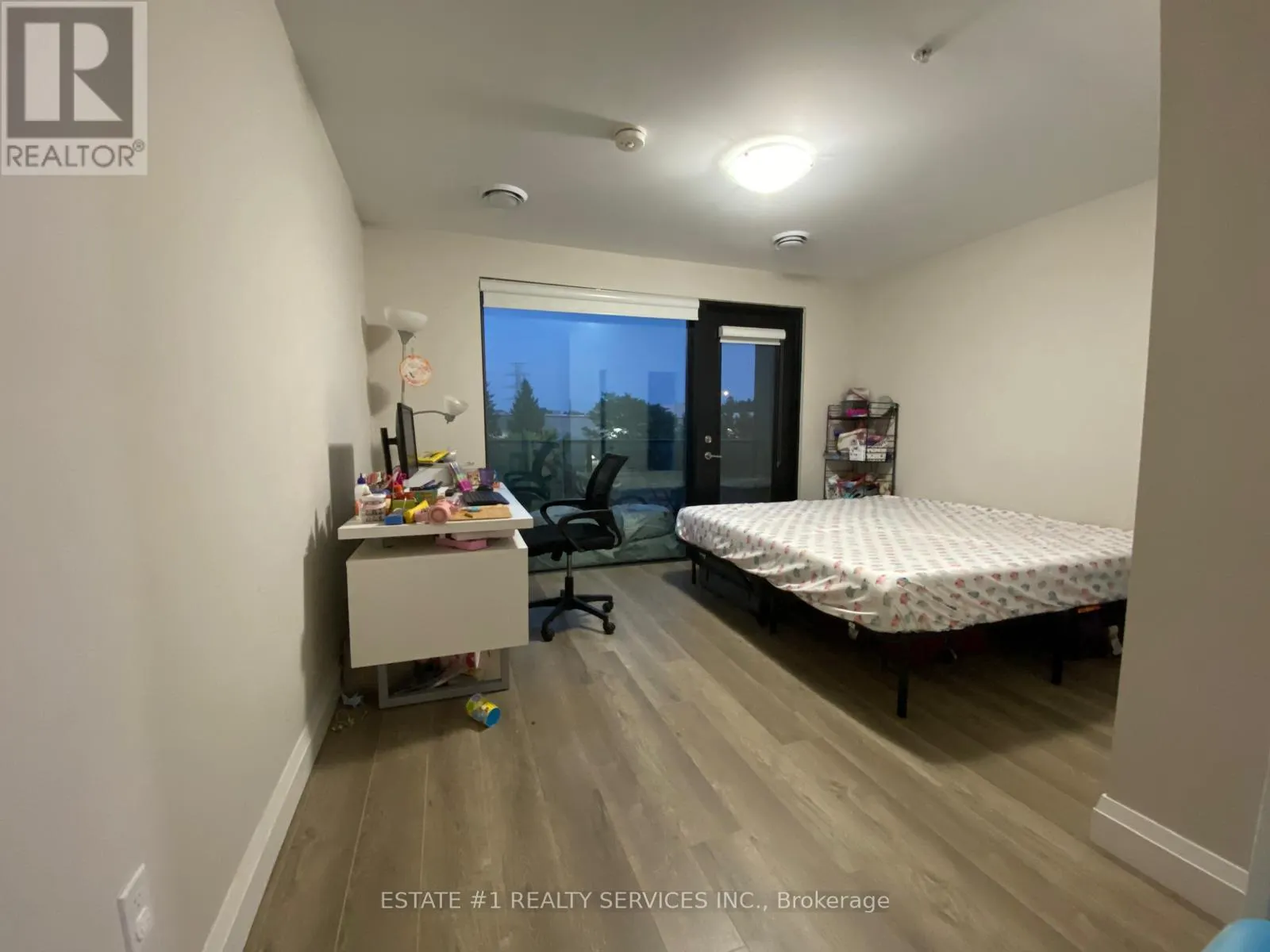 203 - 5 WAKE ROBIN DRIVE