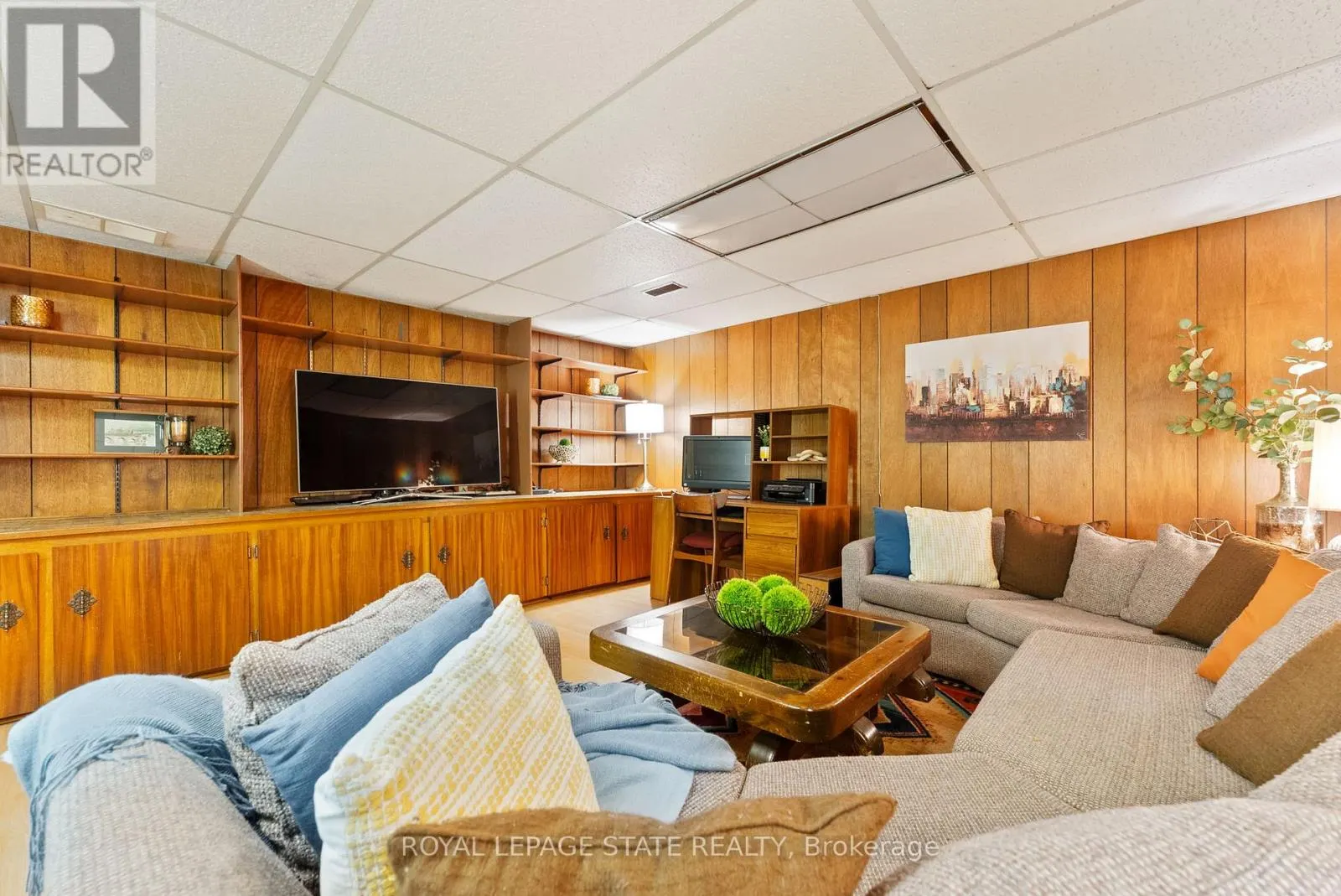 104 BERKINDALE DRIVE