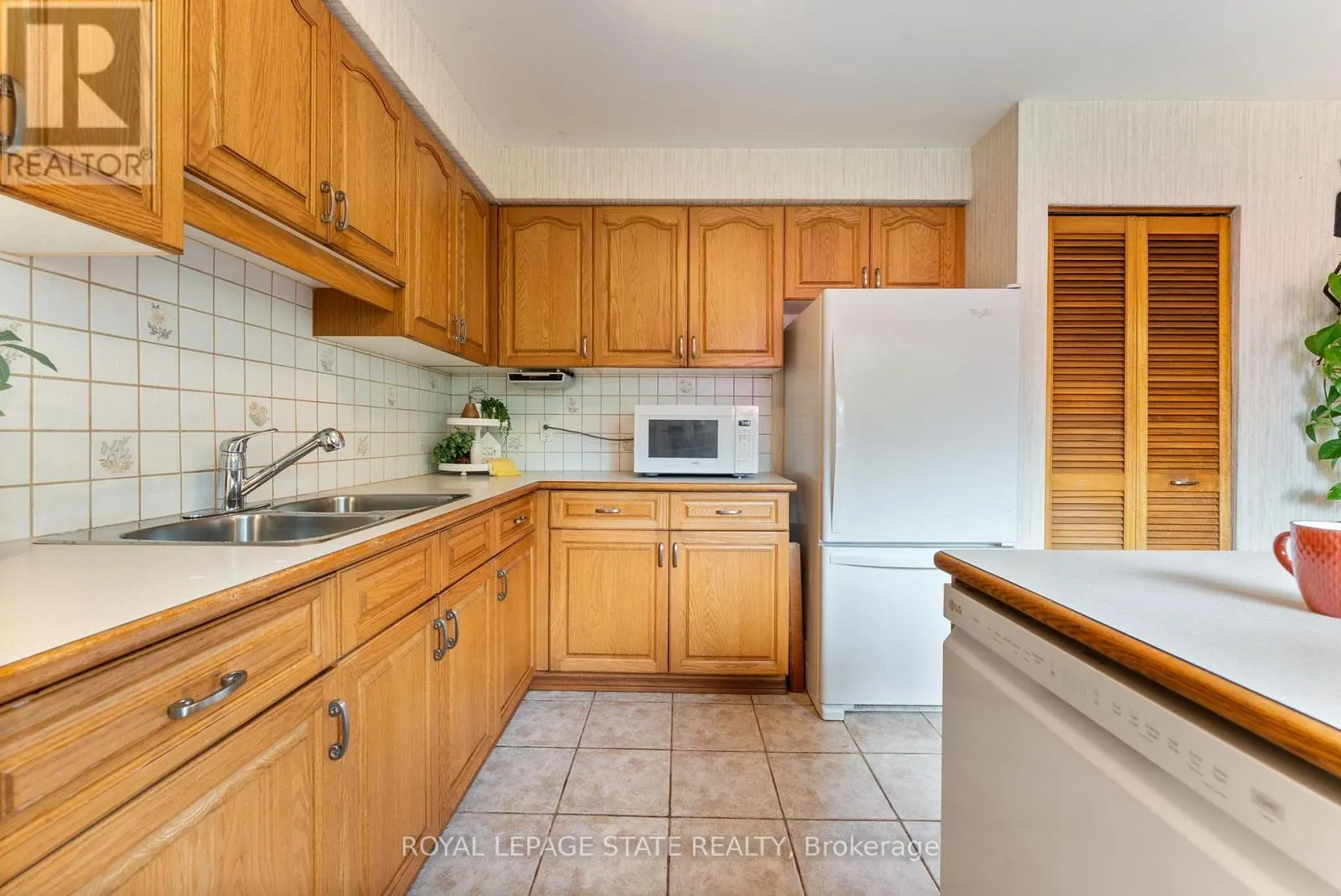 104 BERKINDALE DRIVE