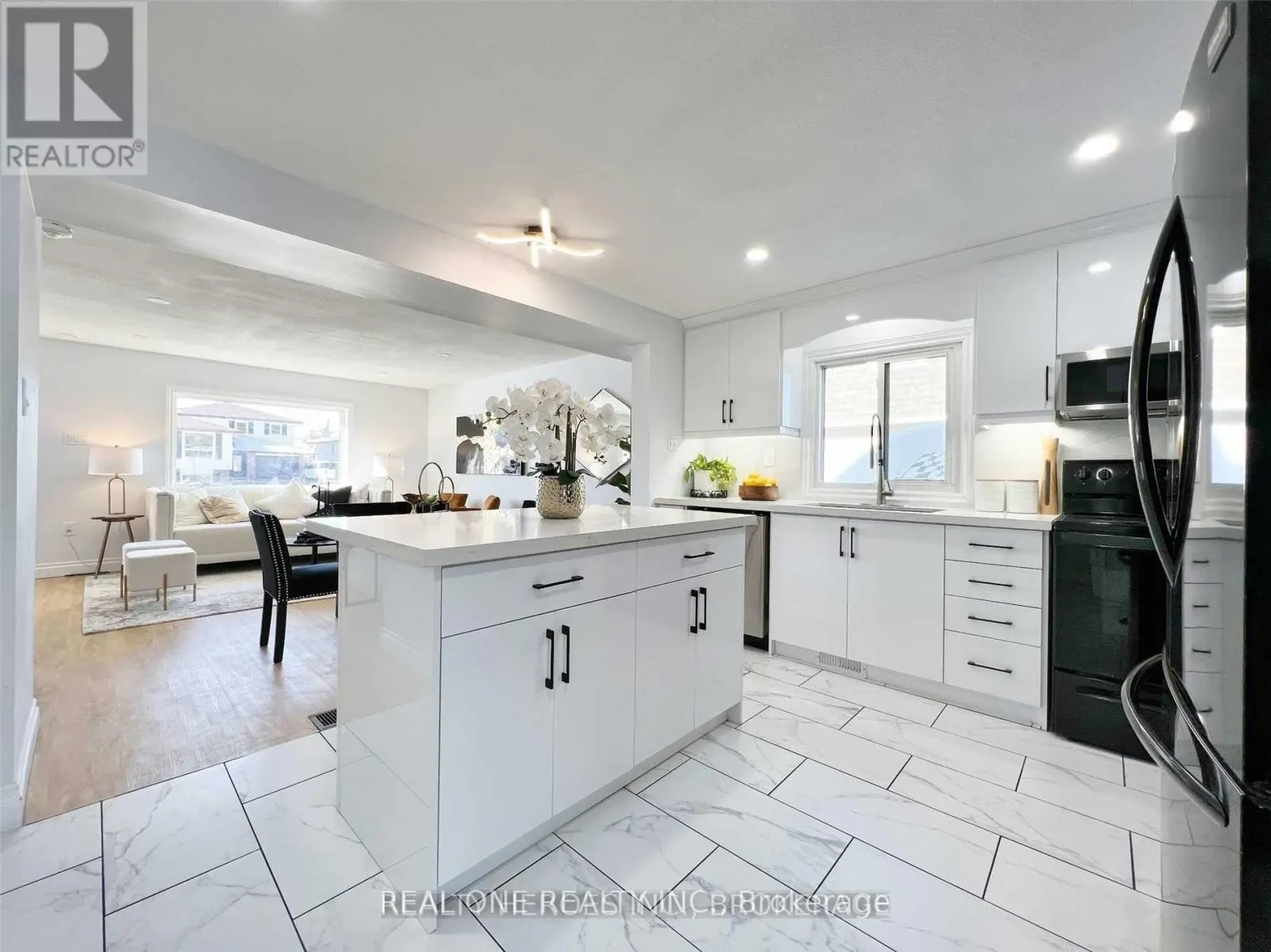 9 GROSBEAK ROAD