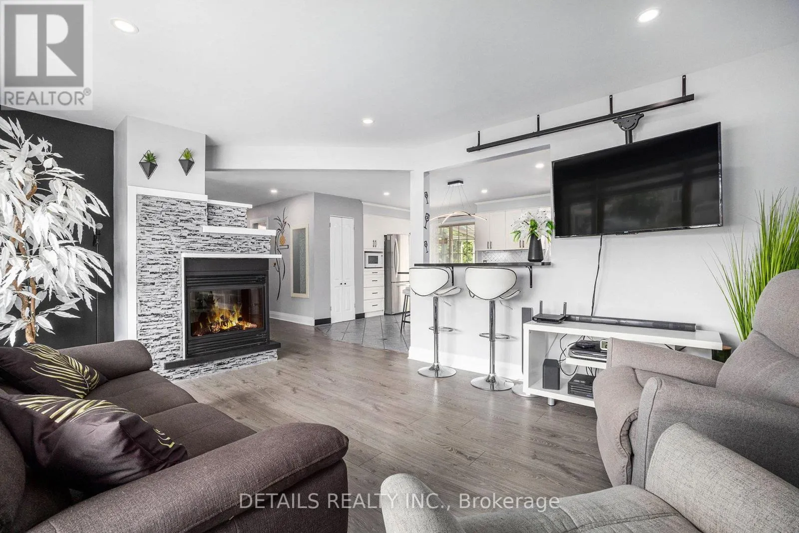 2215 BOYER ROAD