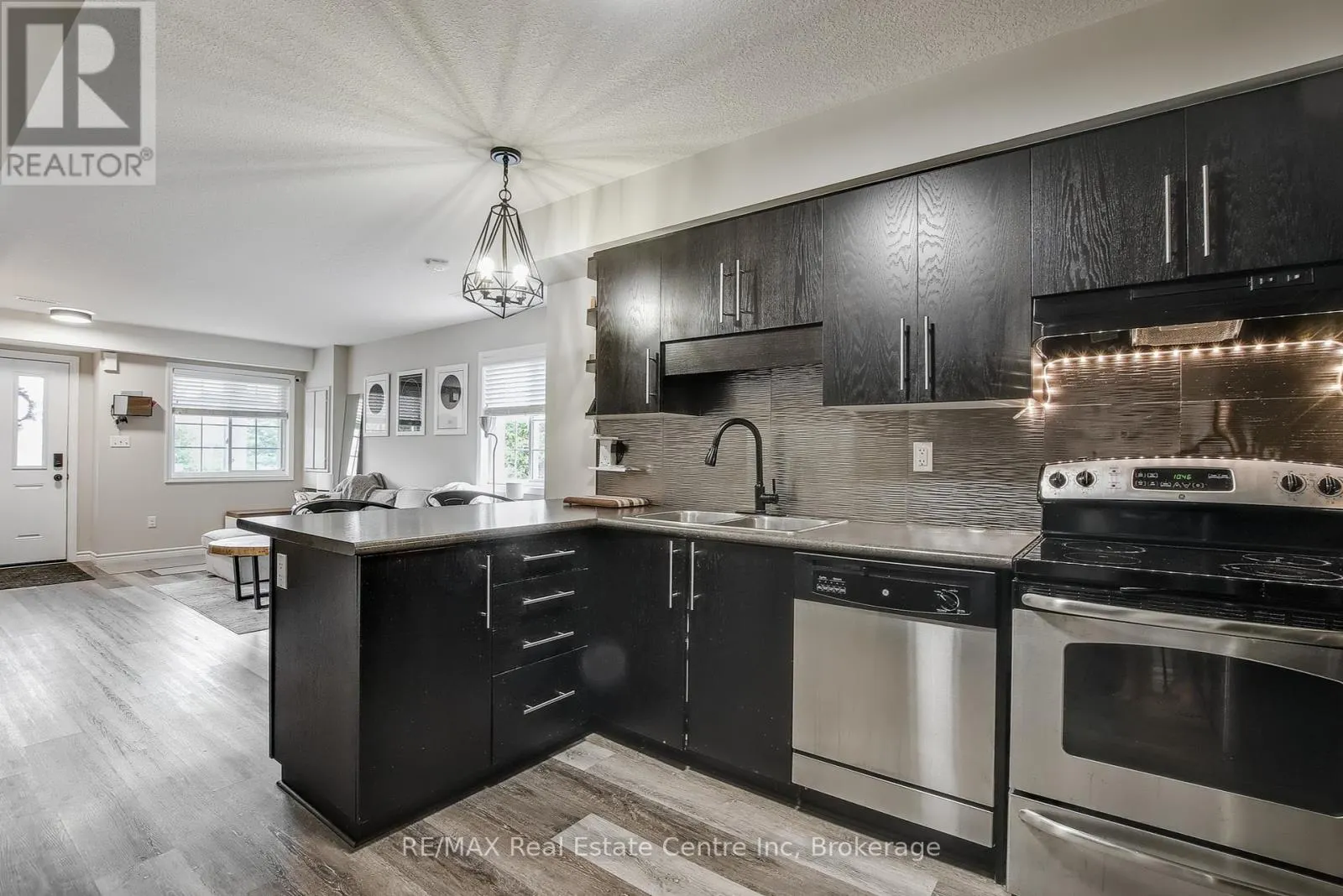 33 - 35 MOUNTFORD DRIVE, #33