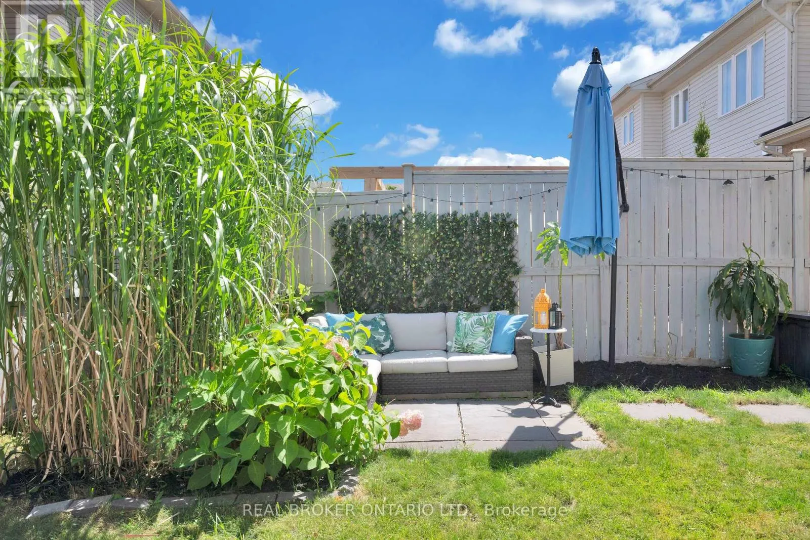 711 BOWERCREST CRESCENT