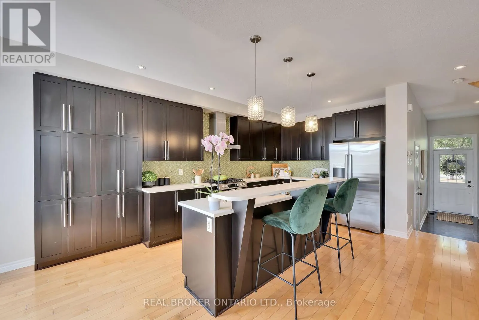 711 BOWERCREST CRESCENT