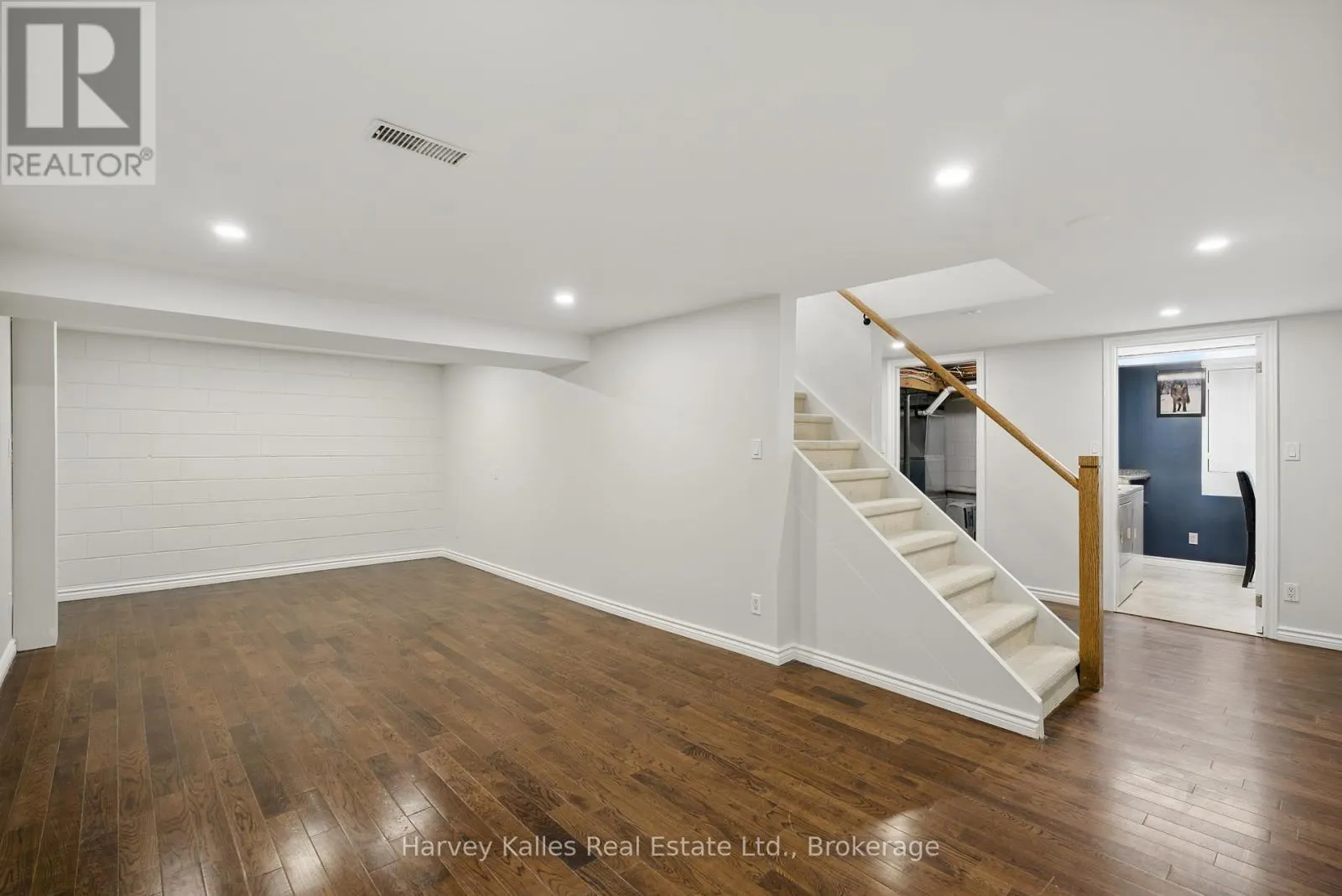 21 TODHOLM DRIVE