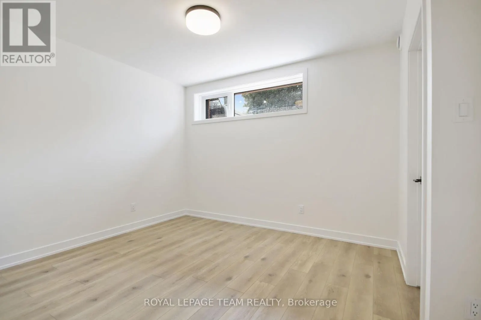 A/A2 - 241 BREEZEHILL AVENUE S
