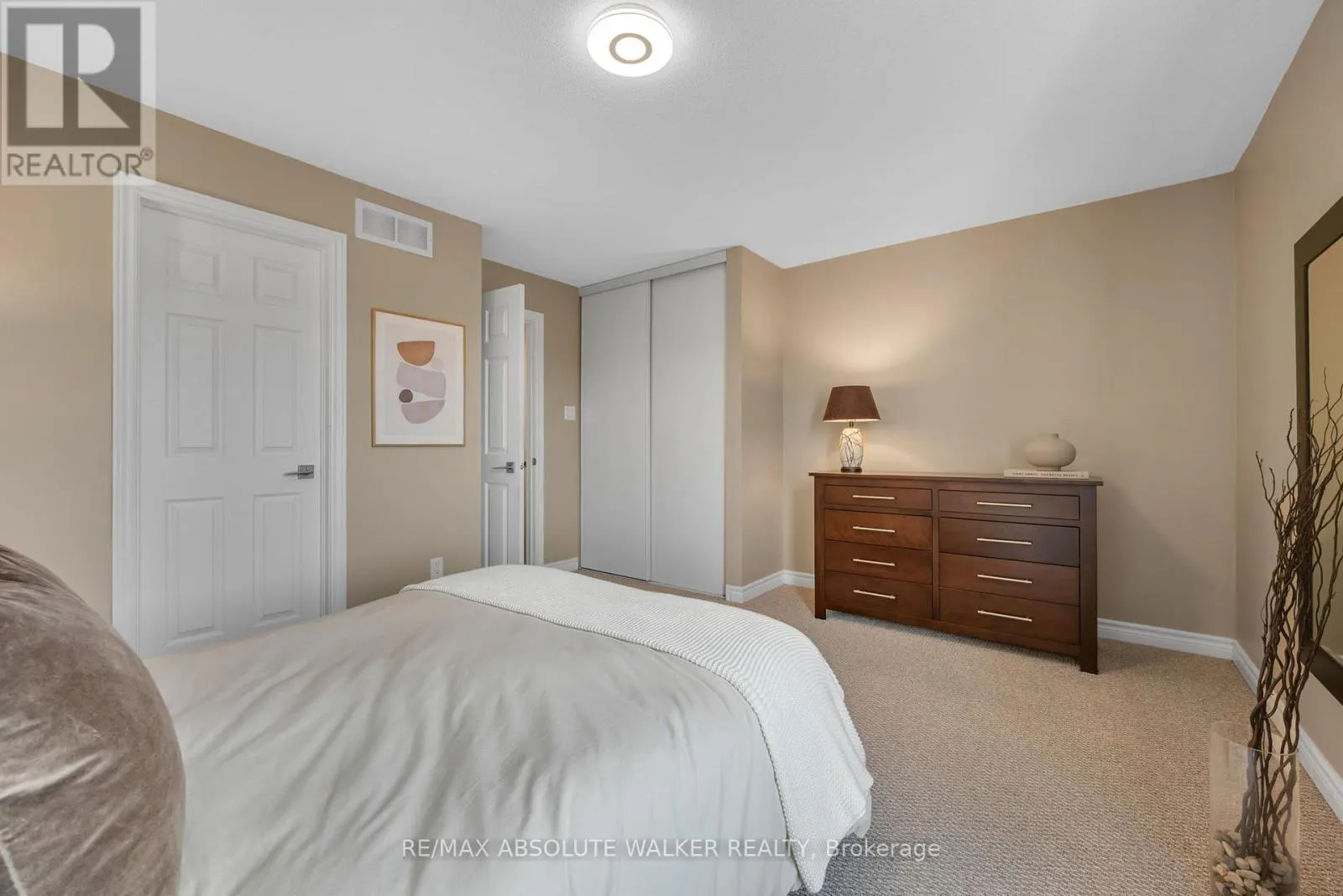102 BRENTMORE PRIVATE