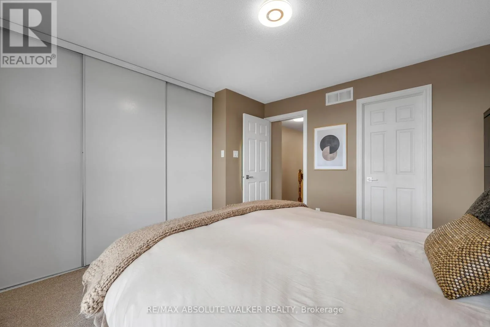 102 BRENTMORE PRIVATE