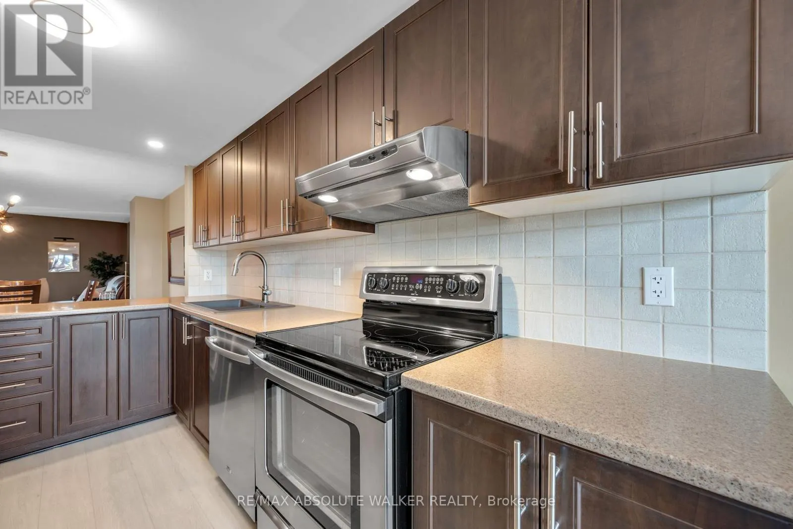 102 BRENTMORE PRIVATE