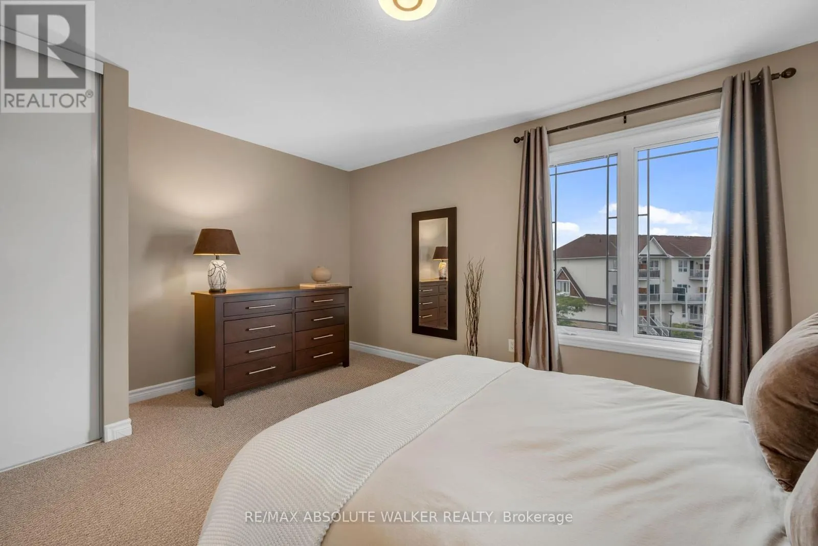 102 BRENTMORE PRIVATE