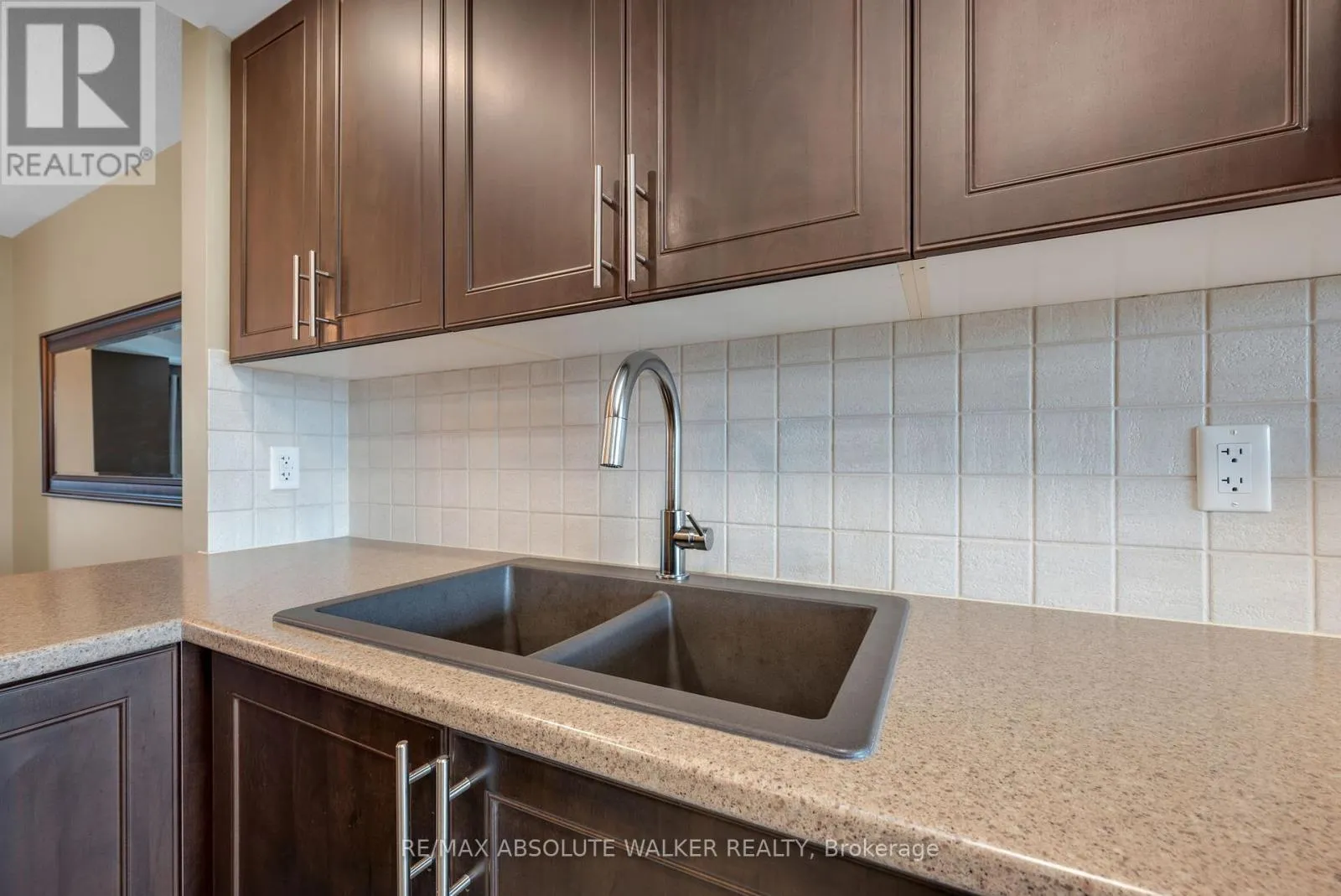 102 BRENTMORE PRIVATE