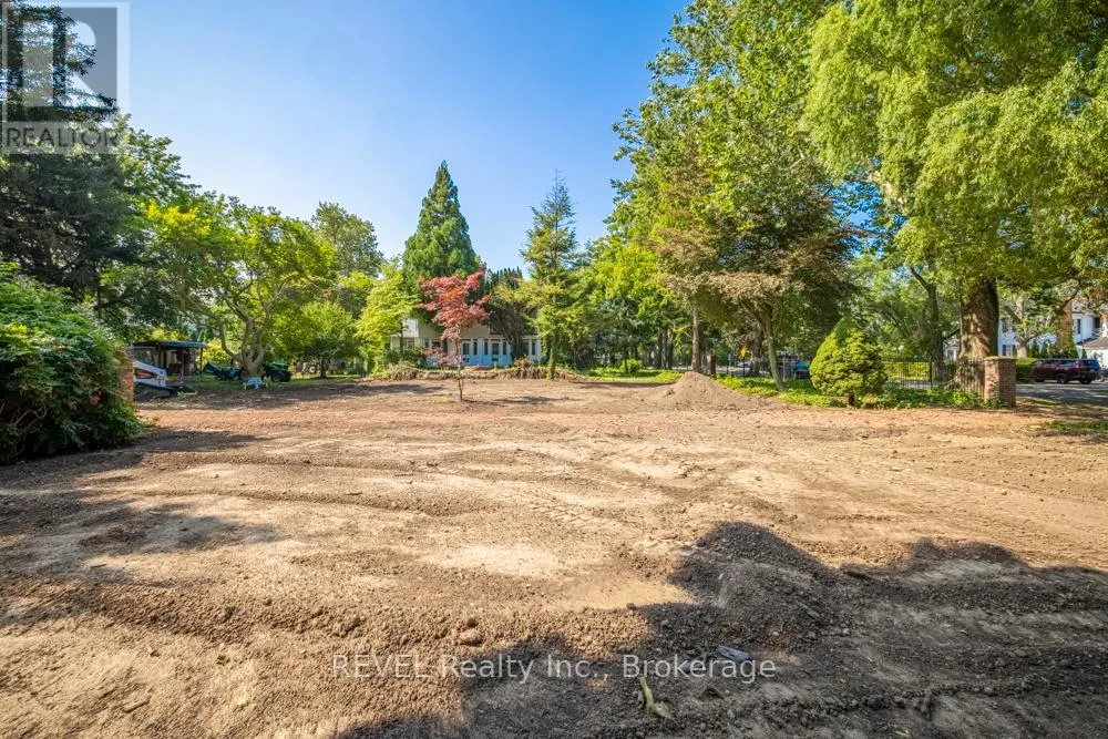 BUILDING LOT SIMCOE STREET