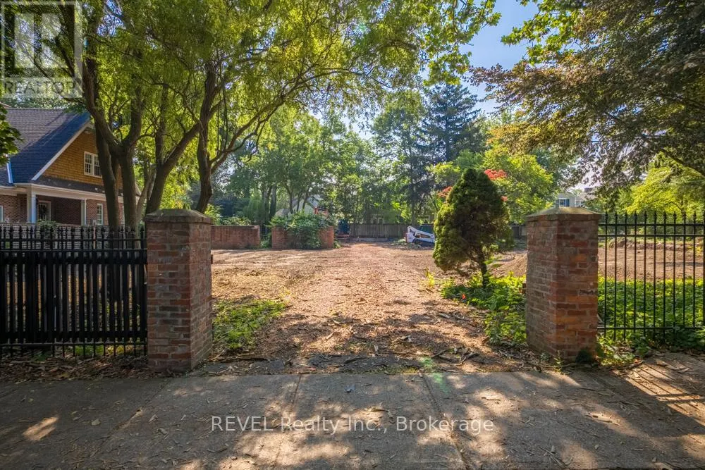 BUILDING LOT SIMCOE STREET