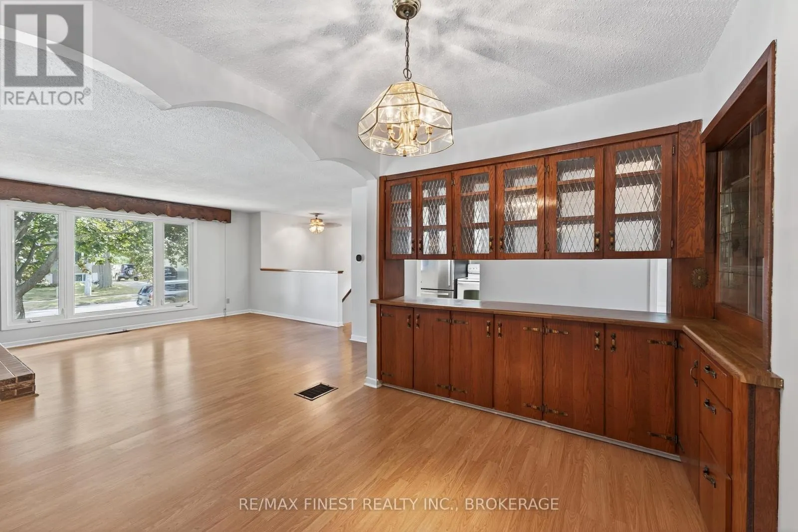 812 CUNNINGHAM CRESCENT
