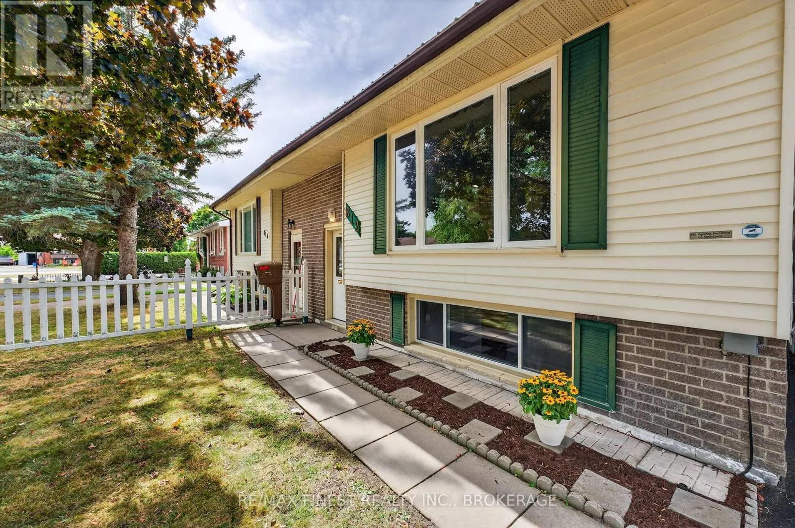 812 CUNNINGHAM CRESCENT