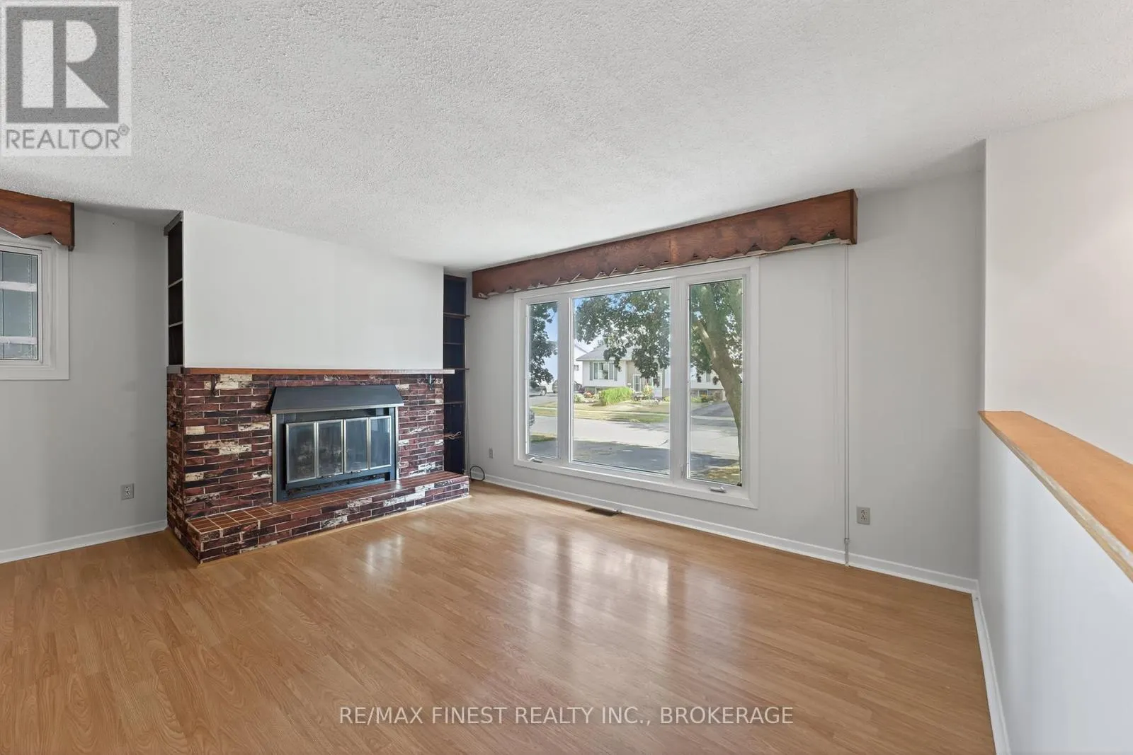 812 CUNNINGHAM CRESCENT